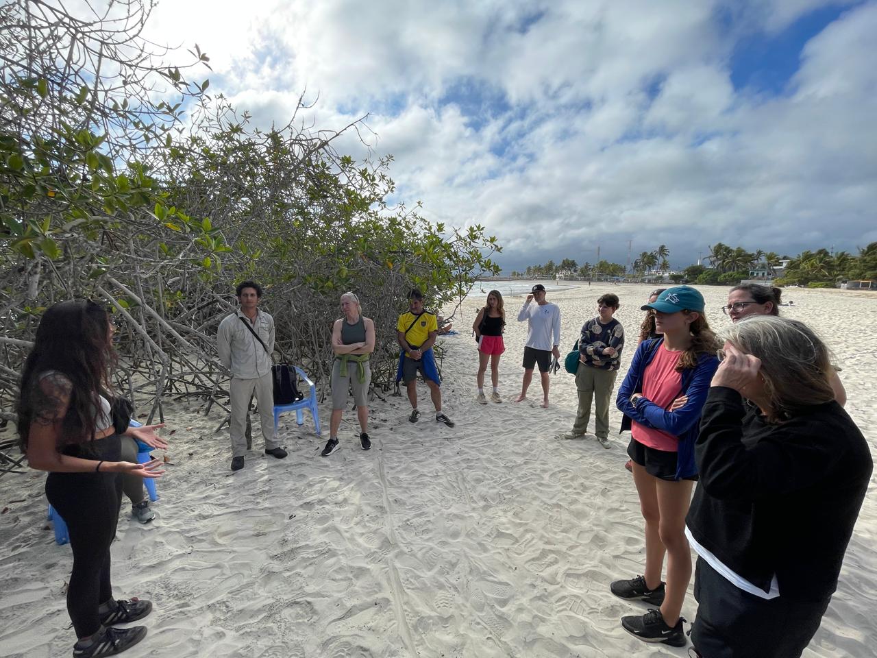 Actividades comunitarias de UFFF en Galápagos