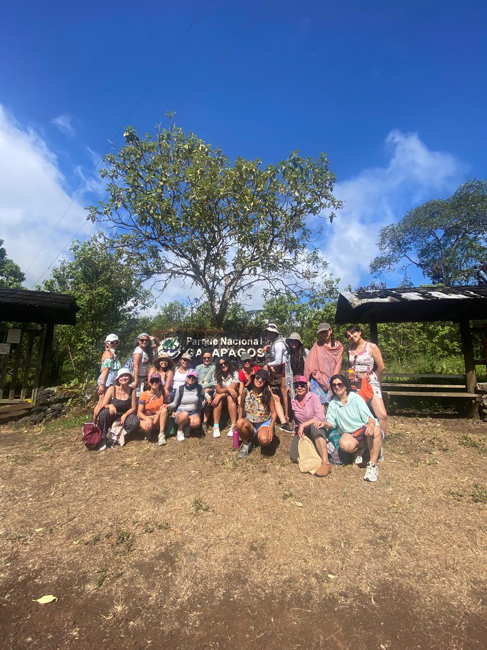 Voluntarios y comunidad en Galápagos